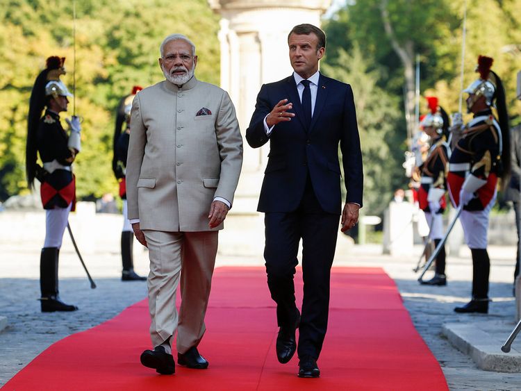 190823-Modi-Macron_16cbbbd3ee3_large.jpg