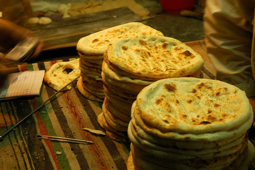 Peshawari_Roti,_Pakistan.jpg