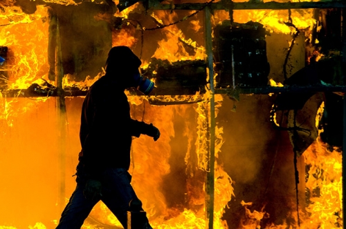 Greece-48-hour-strike-burning.jpg