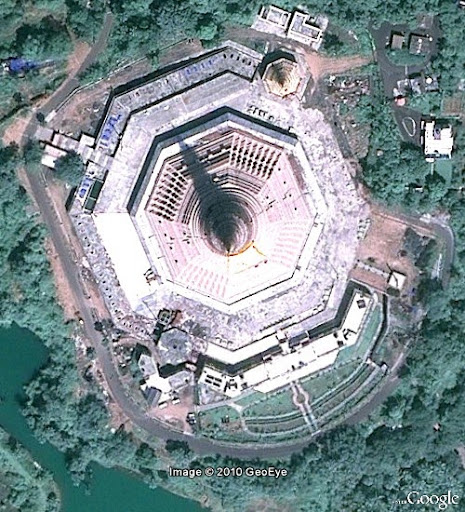 golden_pagoda_mumbai_google_earth.jpg