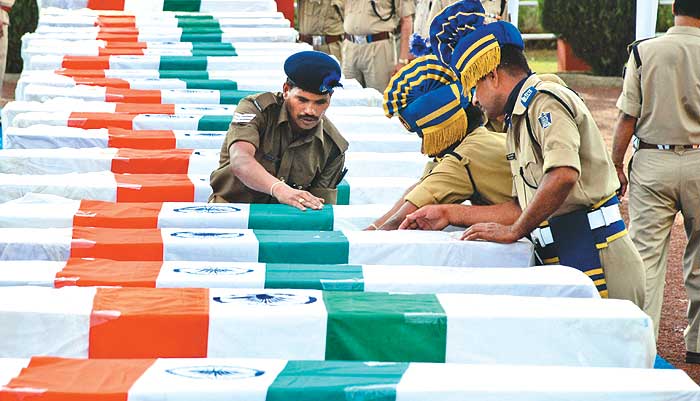 crpf_dead_body_20100712.jpg