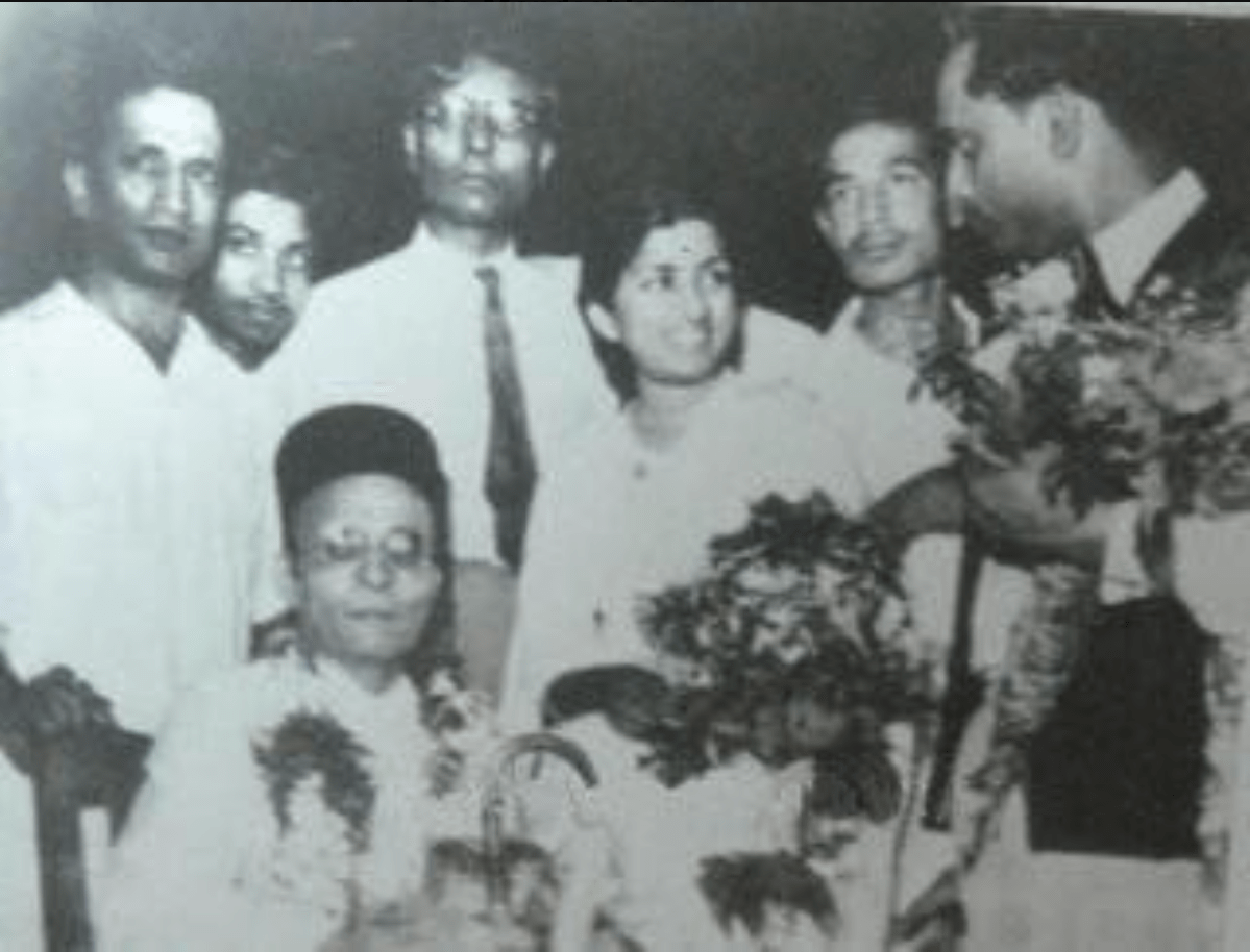 lata-mangeshkar-veer-savarkar.png