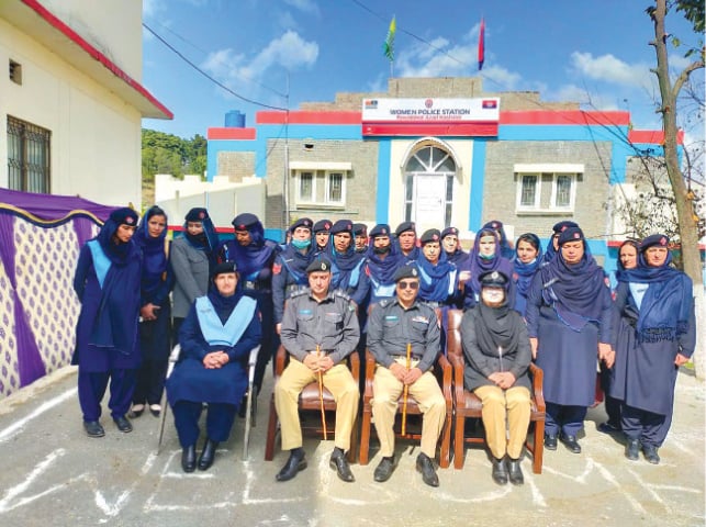 IGP Azad Kashmir Dr Sohail Habib Tajik and DIG Poonch Rashid Naeem Khan pose with the staff of AJK’s first female police station in Rawalakot on Monday. — Dawn