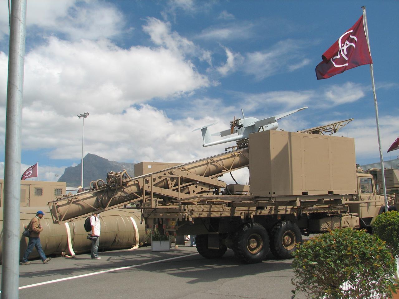 Vulture_Launcher_System_at_Ysterplaat_Airshow%2C_Cape_Town_%282%29.jpg