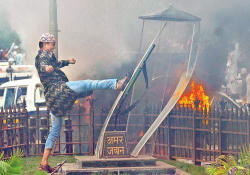 desecration-of-amar-jawan-jyoti.jpg