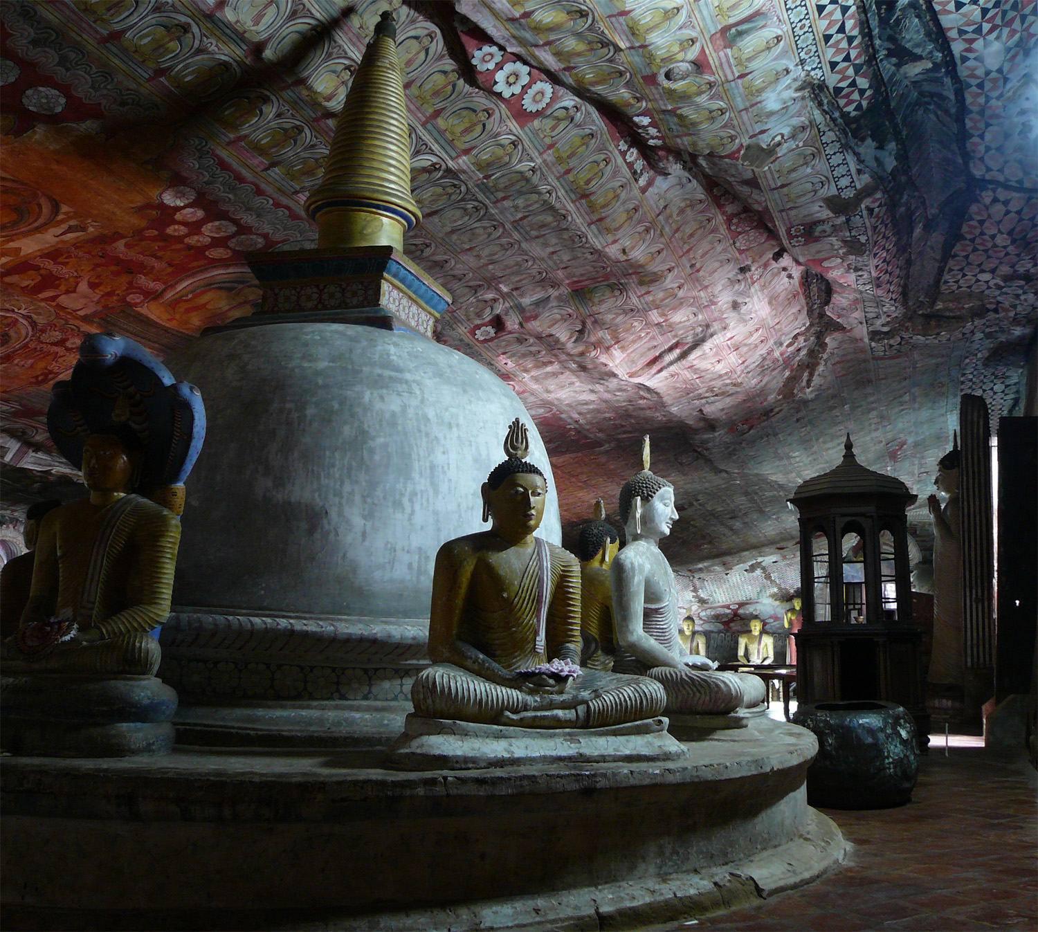 Dambulla-buddhastupa.jpg