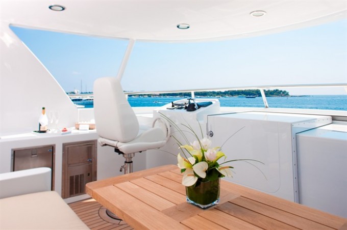 Luxury%20charter%20yacht%20Belle%20Isle%20-%20a%20Columbus%2090%20yacht%20by%20Kingship-680.jpg