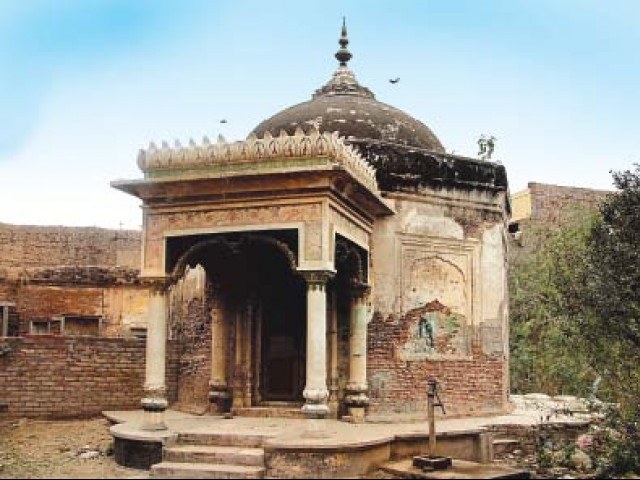 Baoliwala-temple2-PHOTO-ZULFIQAR-ALI-KALHORO-640x480.jpg