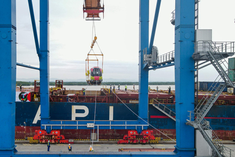 Hundreds of workers with specialized equipments unload the train from the container at Nam Dinh Hai Vu Port.