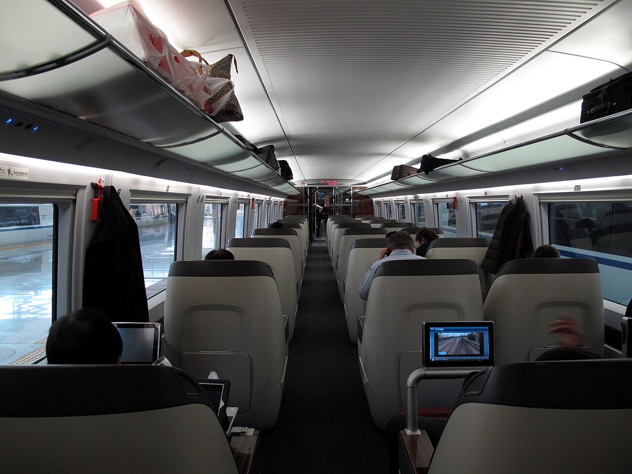 1280px-CRH380BL_Business_Coach_SW622203_20121114.JPG