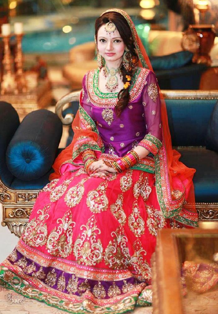 14c06e9869439aa033d3ce467cf83bcb--mehndi-dress-mehndi-outfit.jpg