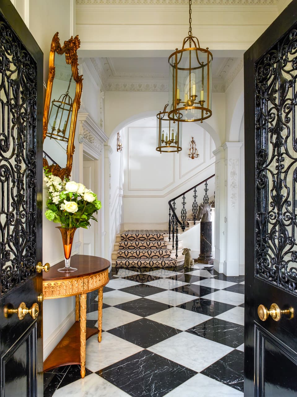 An interior shot of 1 Hyde Park Place in London. Design and photography: Tessuto Interiors London