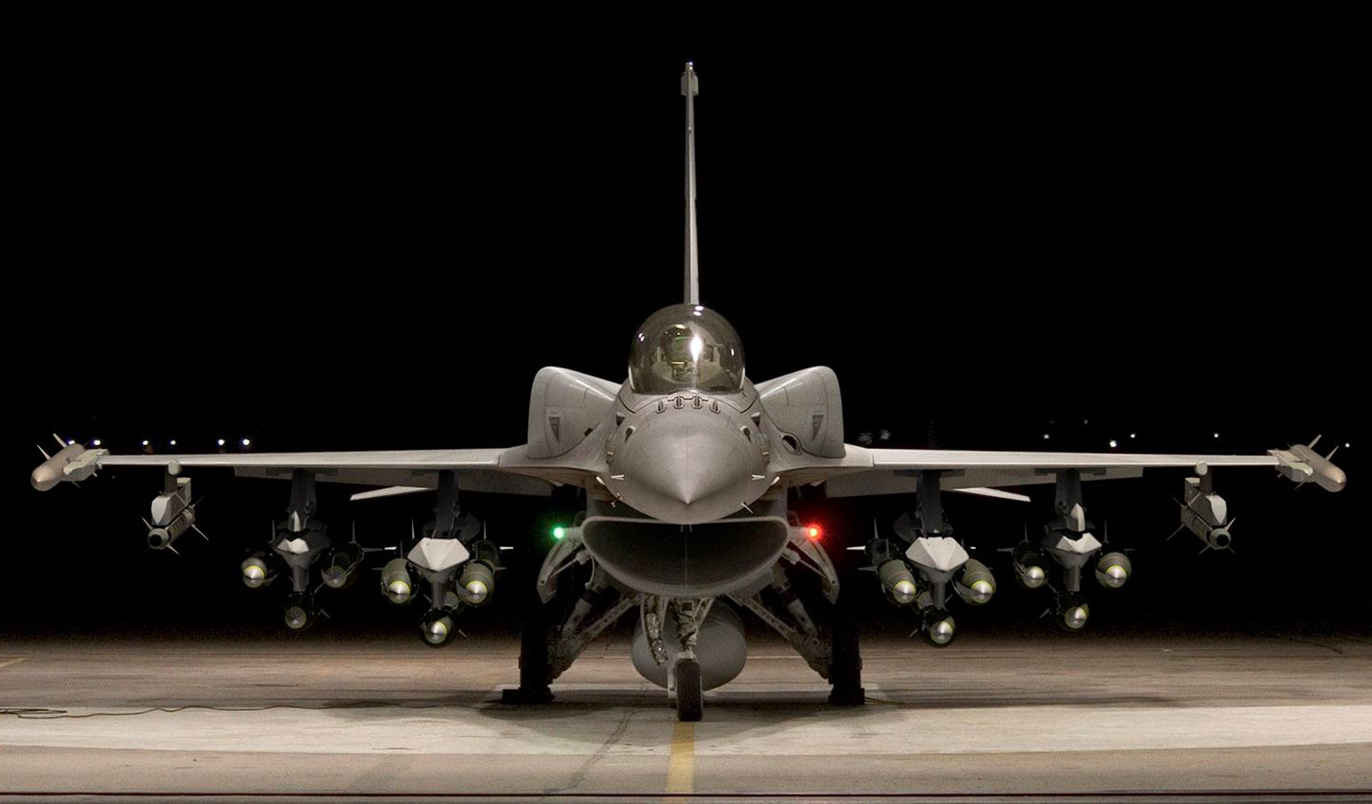 F-16V_CFTs-in-hangar_1920.jpg