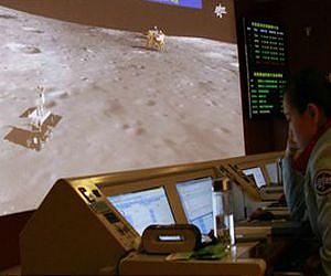 change-3-rover-yutu-mission-control-lg.jpg