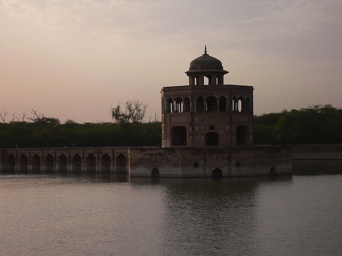 56-244539-hiran-minar.jpg