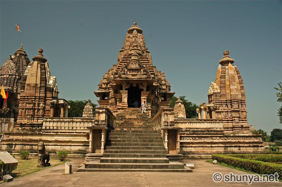 LakshmanTemple01.jpg