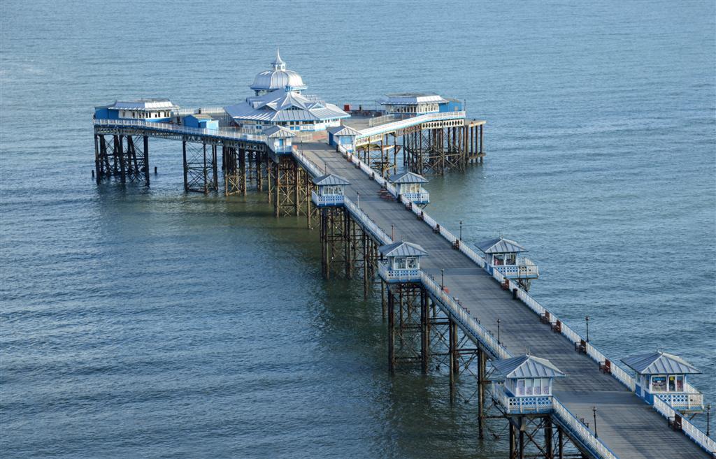 closed-for-firework-display-llandudno-pier.jpg