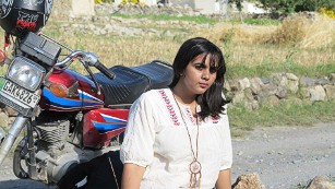 160202110143-pakistan-motorcycle-girl9misgar-northern-areas-medium-plus-169.jpg