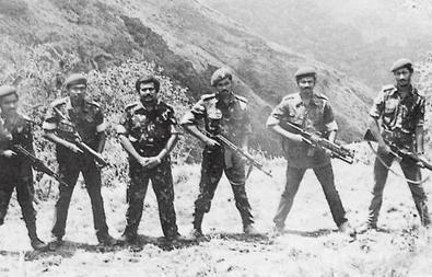 LTTE_leaders_at_Sirumalai_camp.jpg