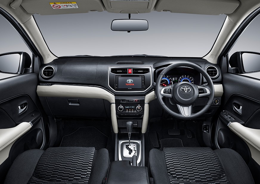 2018-Toyota-Rush-dashboard.jpg