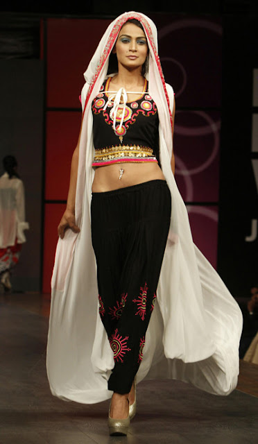 Karachi+Fashion+Week+2013+4.jpg