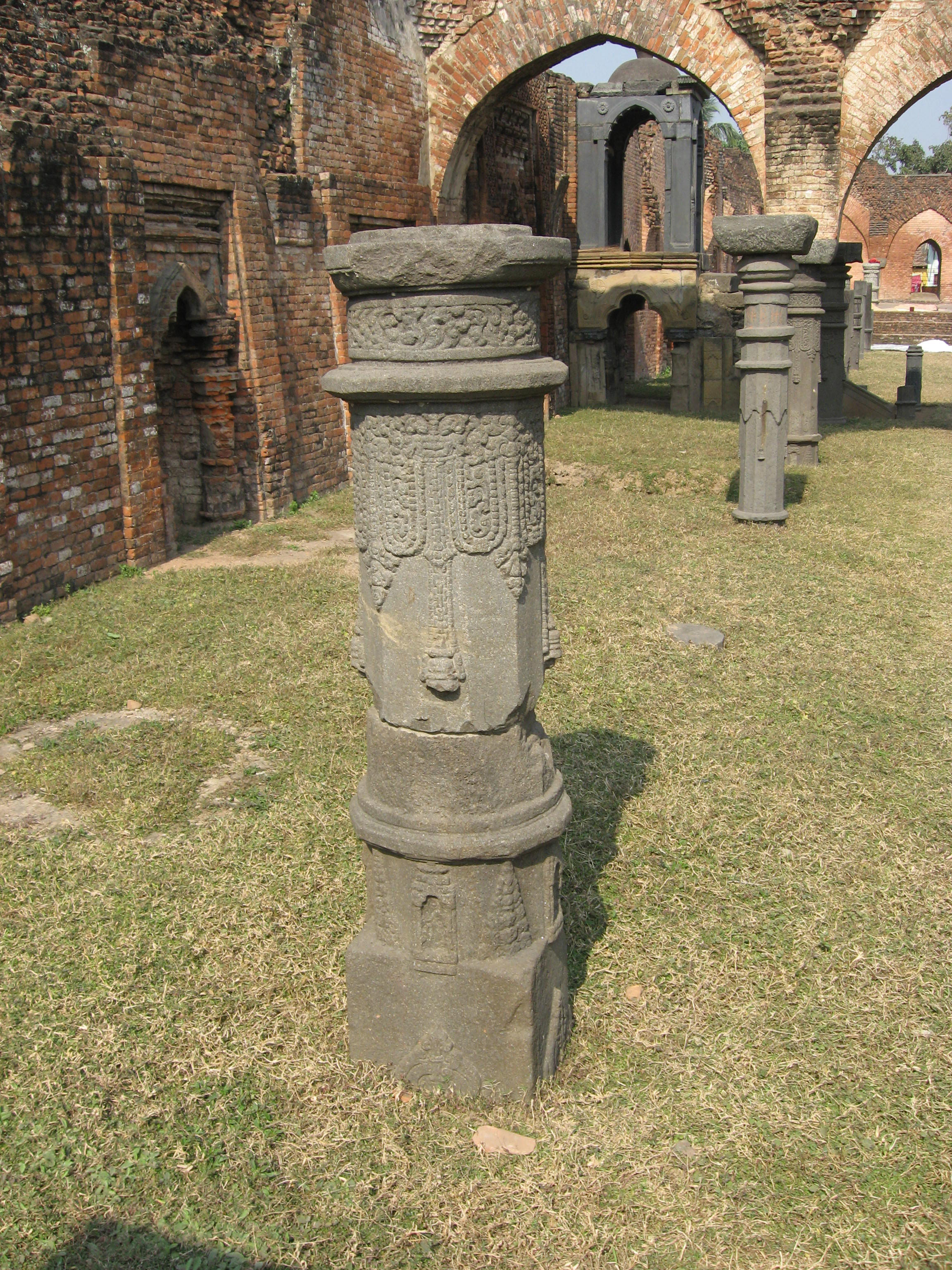 Pandua_Bari_Mosque_by_Piyal_Kundu_3.jpg