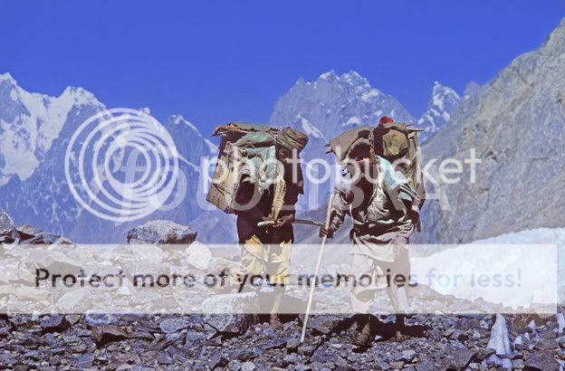 748290-karakoram-balti-porters-baltoro.jpg