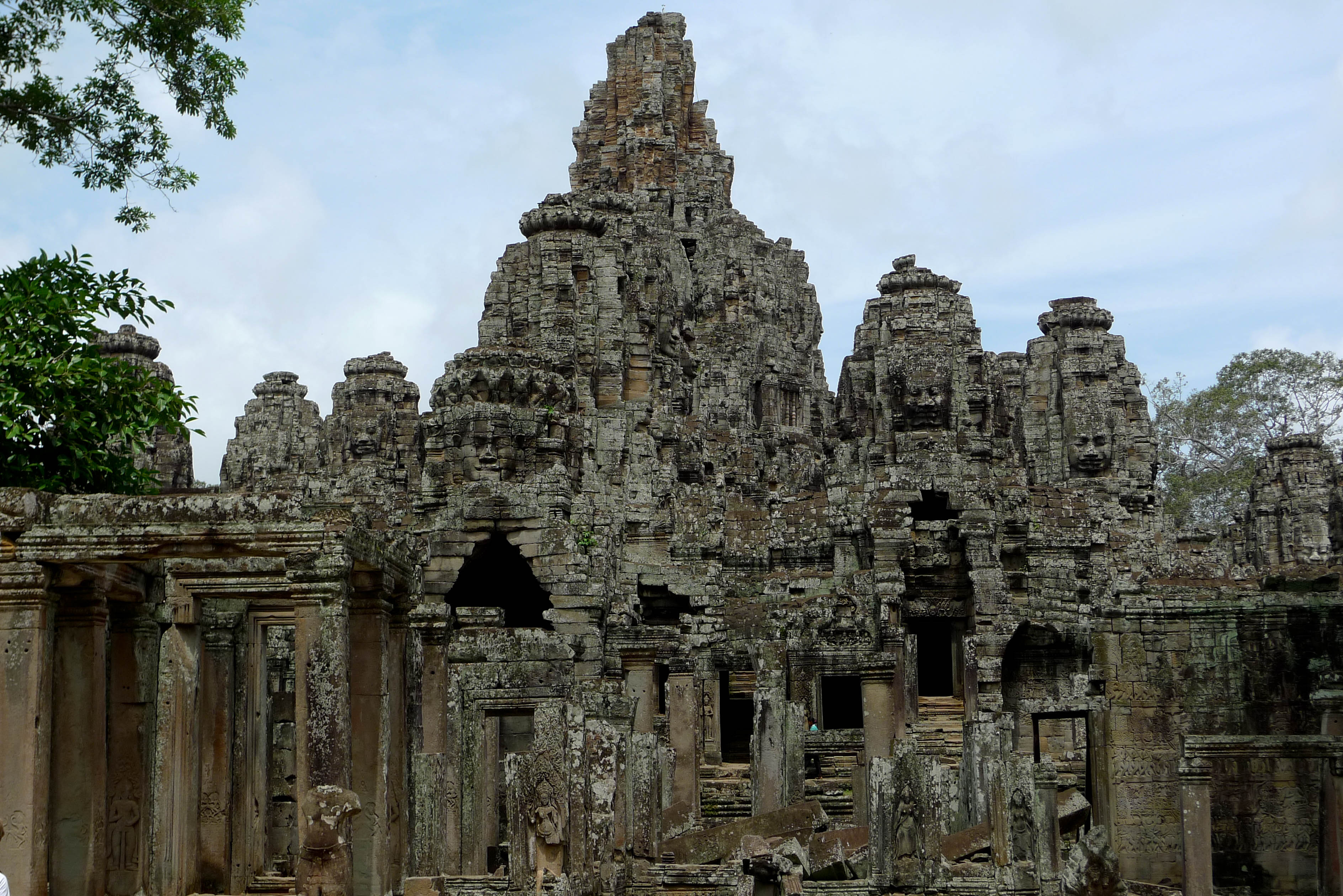 Bayonne_temple,_Angkor_Thom,_Siem_Reap,_Cambodia.jpg