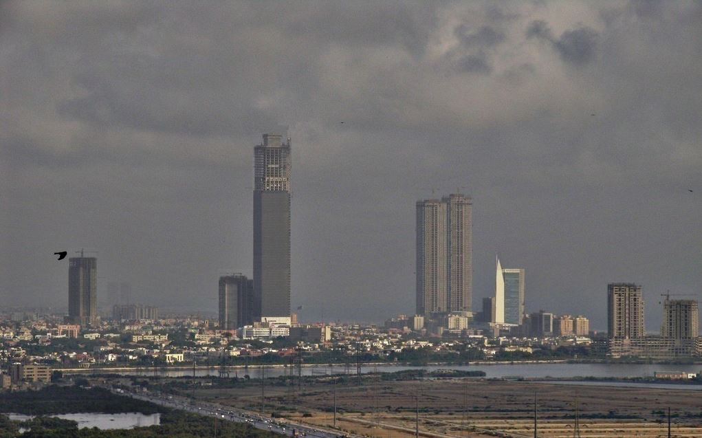 Karachi_rising_skyline.jpg