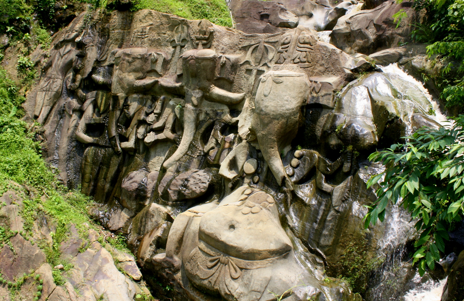 Ganesha,_Unakoti_(_%E0%A6%8A%E0%A6%A8%E0%A6%95%E0%A7%8B%E0%A6%9F%E0%A6%BF).JPG