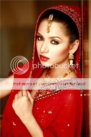 Tooba-Siddiqui-in-Red-drees.jpg