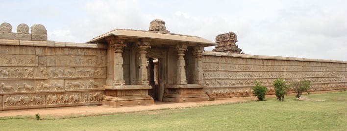 hazara-rama-temple-outer-wall-hampi-wiki.jpg