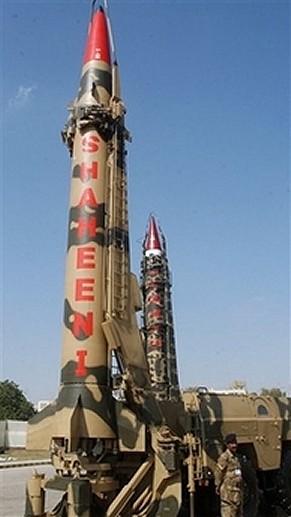 Shaheen_II_missile_Pakistan_22112006_news_002.jpg