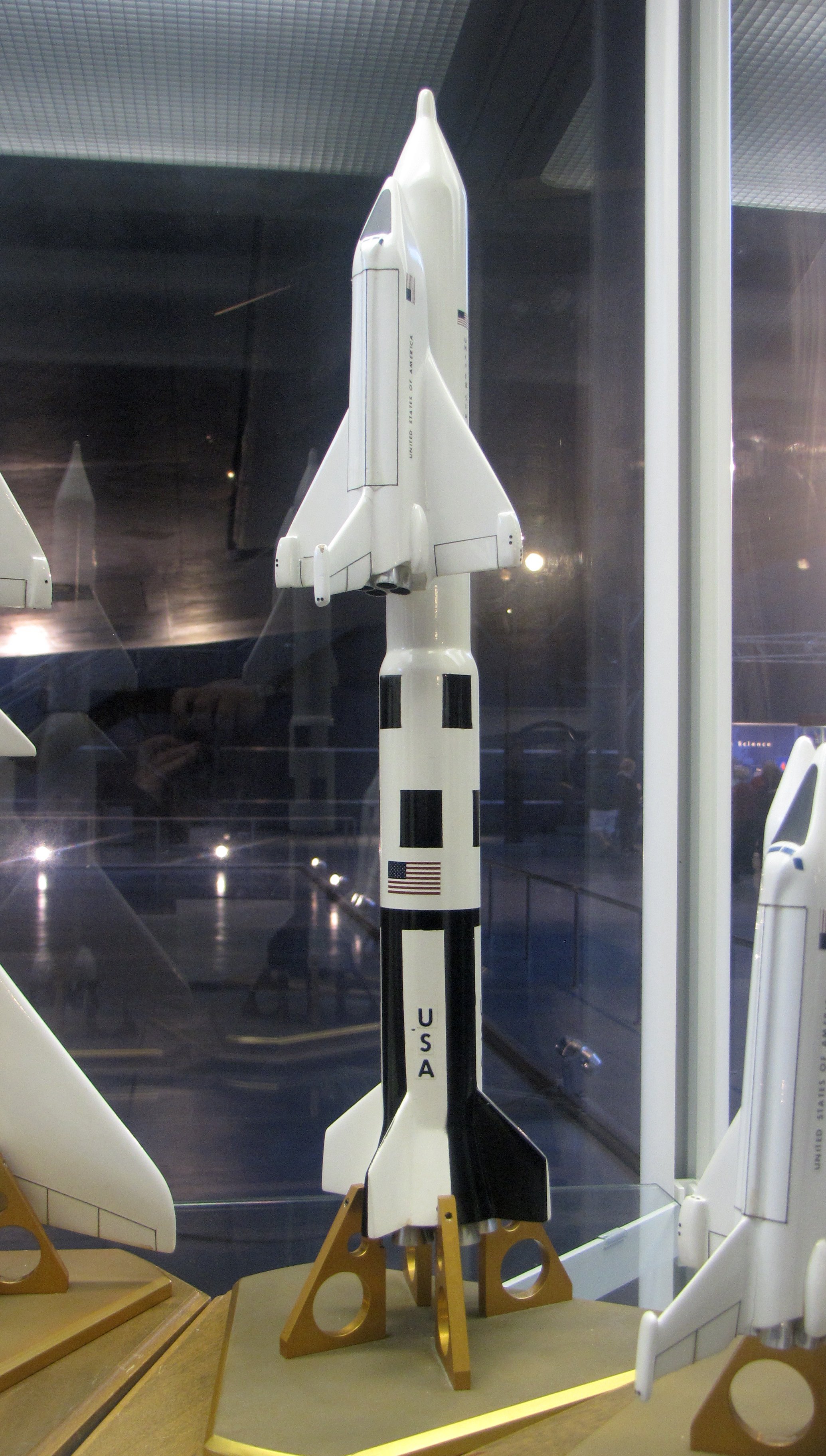 Saturn-Shuttle_model_at_Udvar-Hazy_Center.jpg