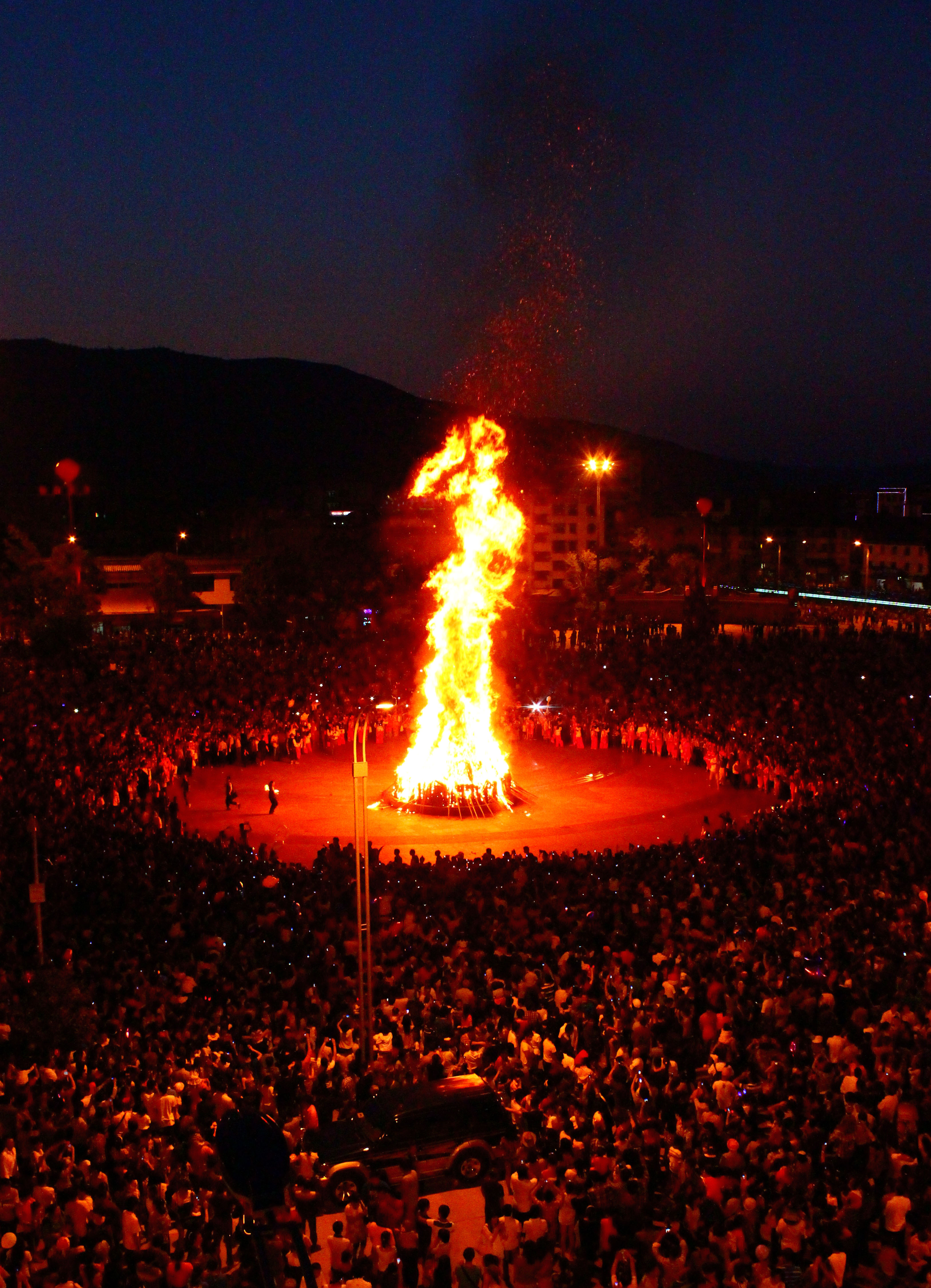 Torch_Festival_in_Eshan_02.jpg