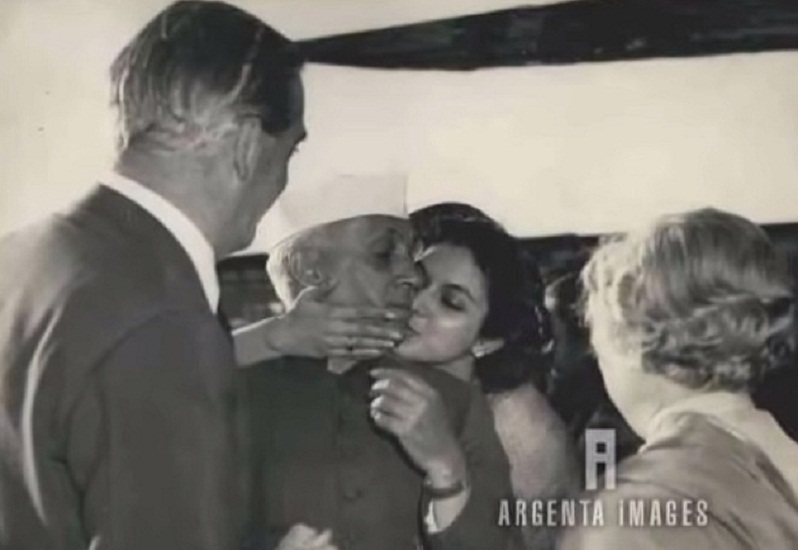 tharki.chacha.jawahar.lal.nehru.kissing.swimming.pool.naked.girls.1.jpg