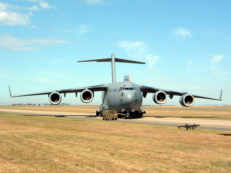 C-17_Globemaster_III_at_Avalon_2005_1.jpg