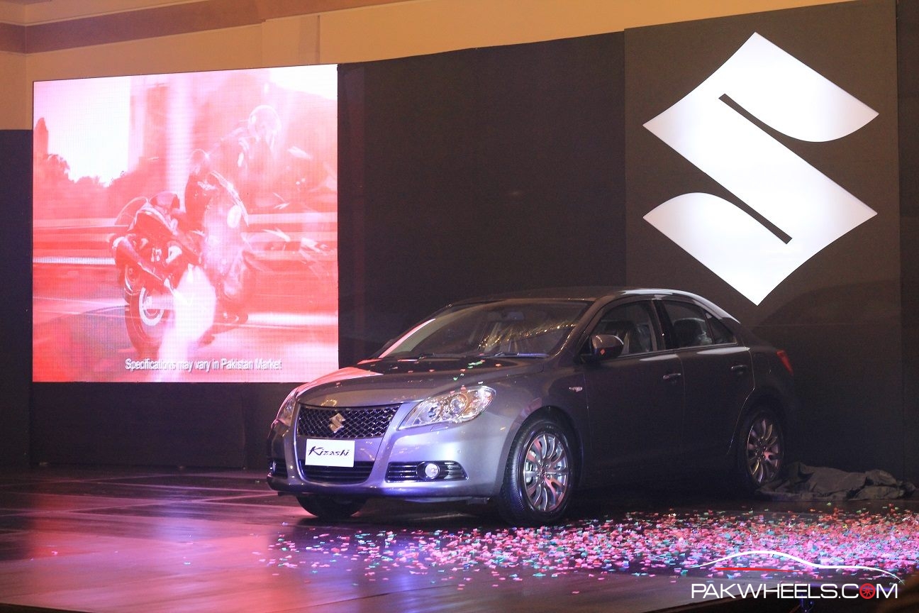 Suzuki-Kizashi-Officially-Launched-in-Pakistan-2.jpg