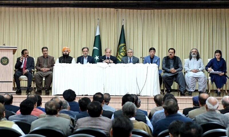 <p>Prime Minister Shehbaz Sharif address a press conference in Islamabad alongside the federal cabinet on Wednesday. — Photo courtesy: PID</p>