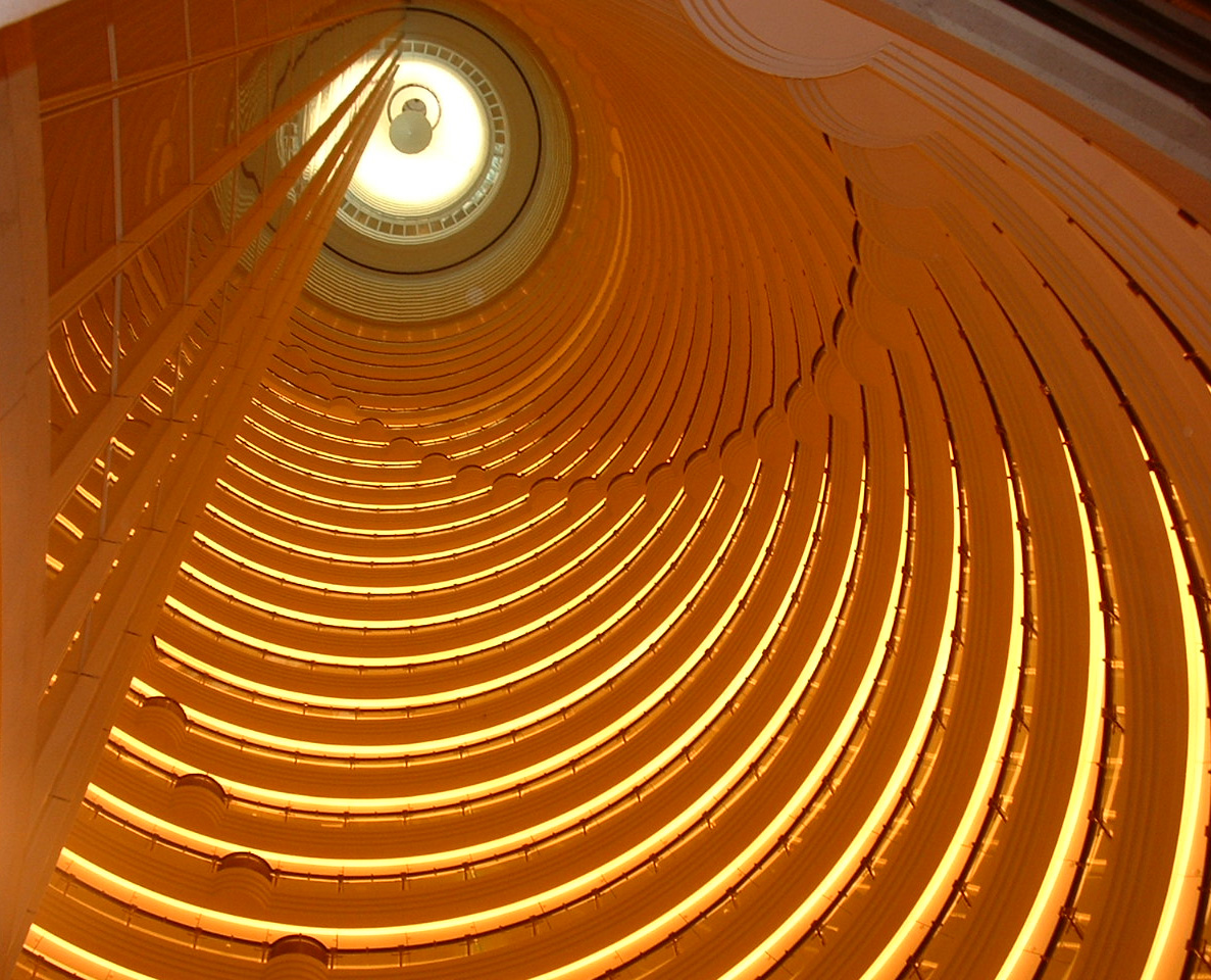 Shanghai_Grand_Hyatt_Atrium.jpg