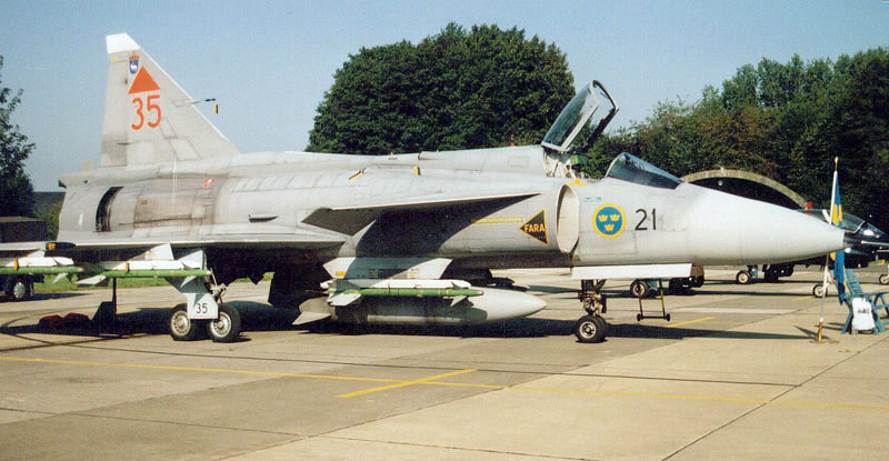 Saab_JA37_37447_Swedish_Air_Force_Marcel_van_Leeuwen.jpg