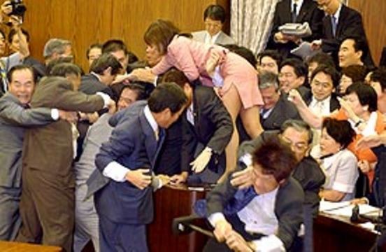 taiwan-parliament-fight.jpg