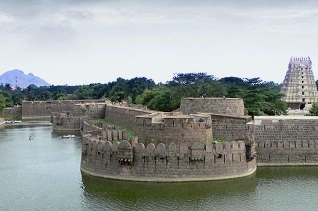 10YT_VELLORE_FORT__2466918f.jpg