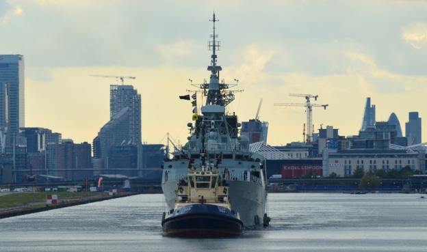 hmcs-winnipeg-2w-royal-docks-19-09-15.jpg