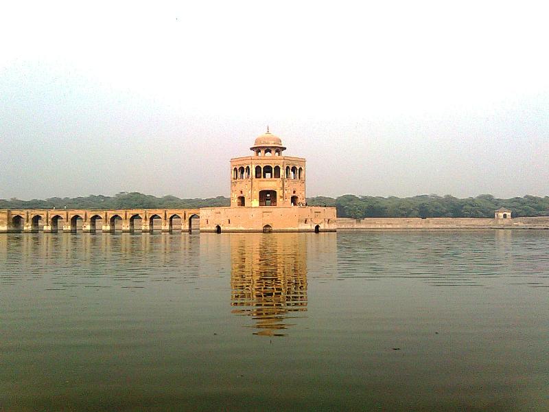 hiran_minar-lahore.jpg