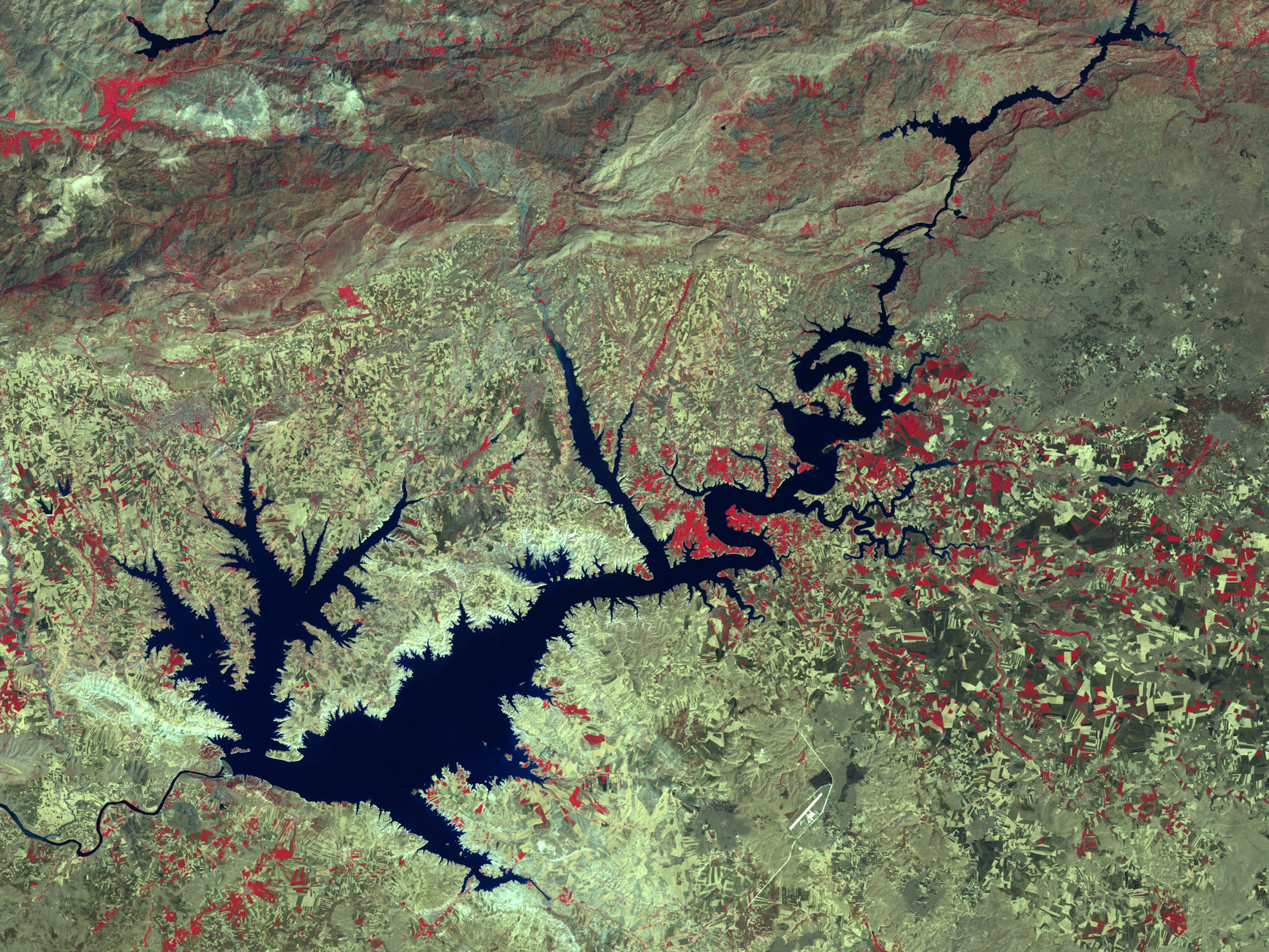 landsat_ataturk_24aug02_57m.jpg