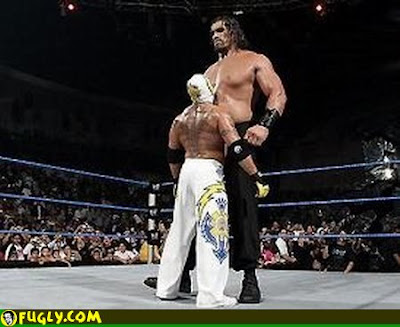 Rey_Mysterio_vs_The_Great_Khali.jpg