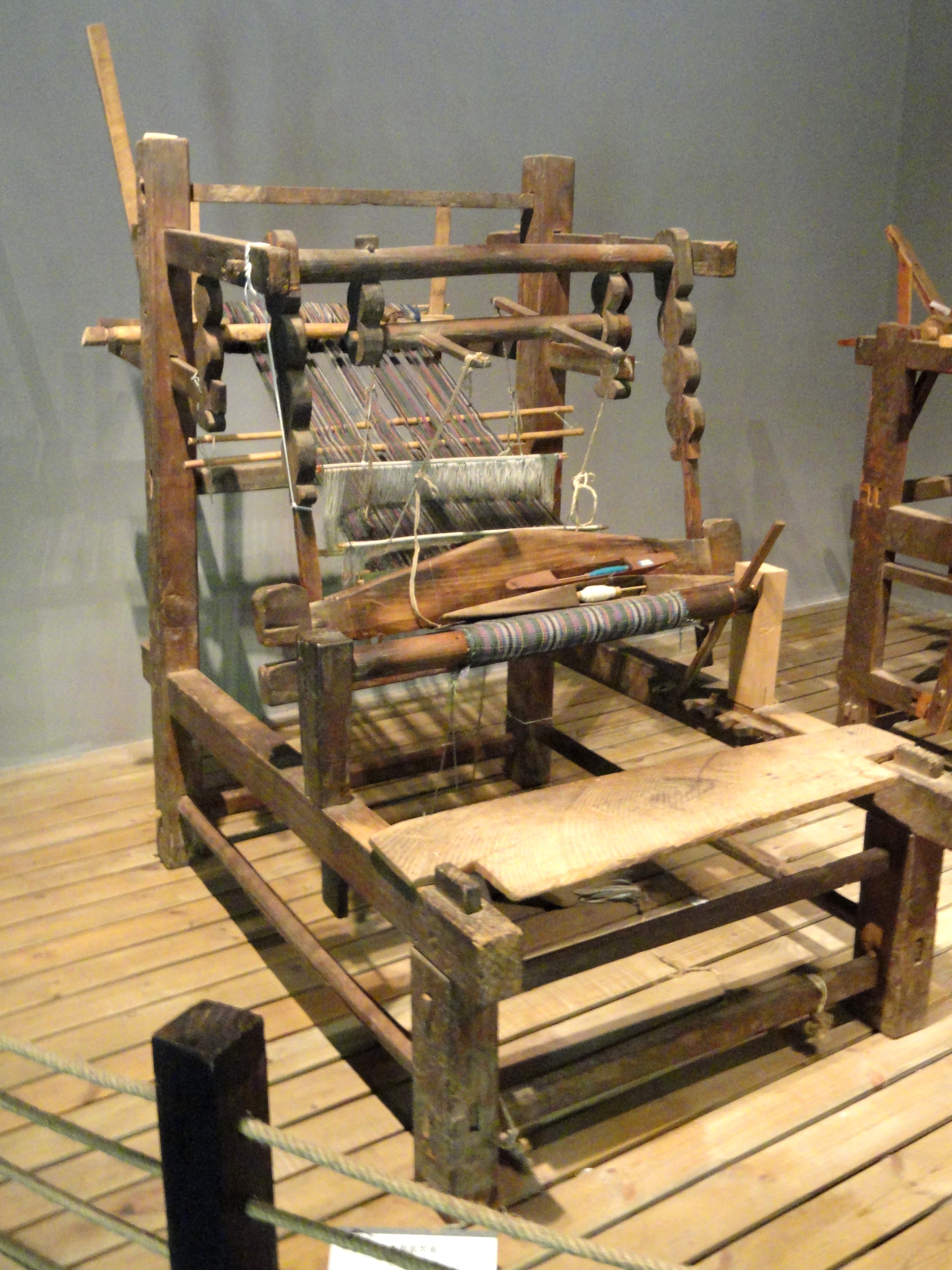 Loom_-_Yunnan_Nationalities_Museum_-_DSC04096.JPG