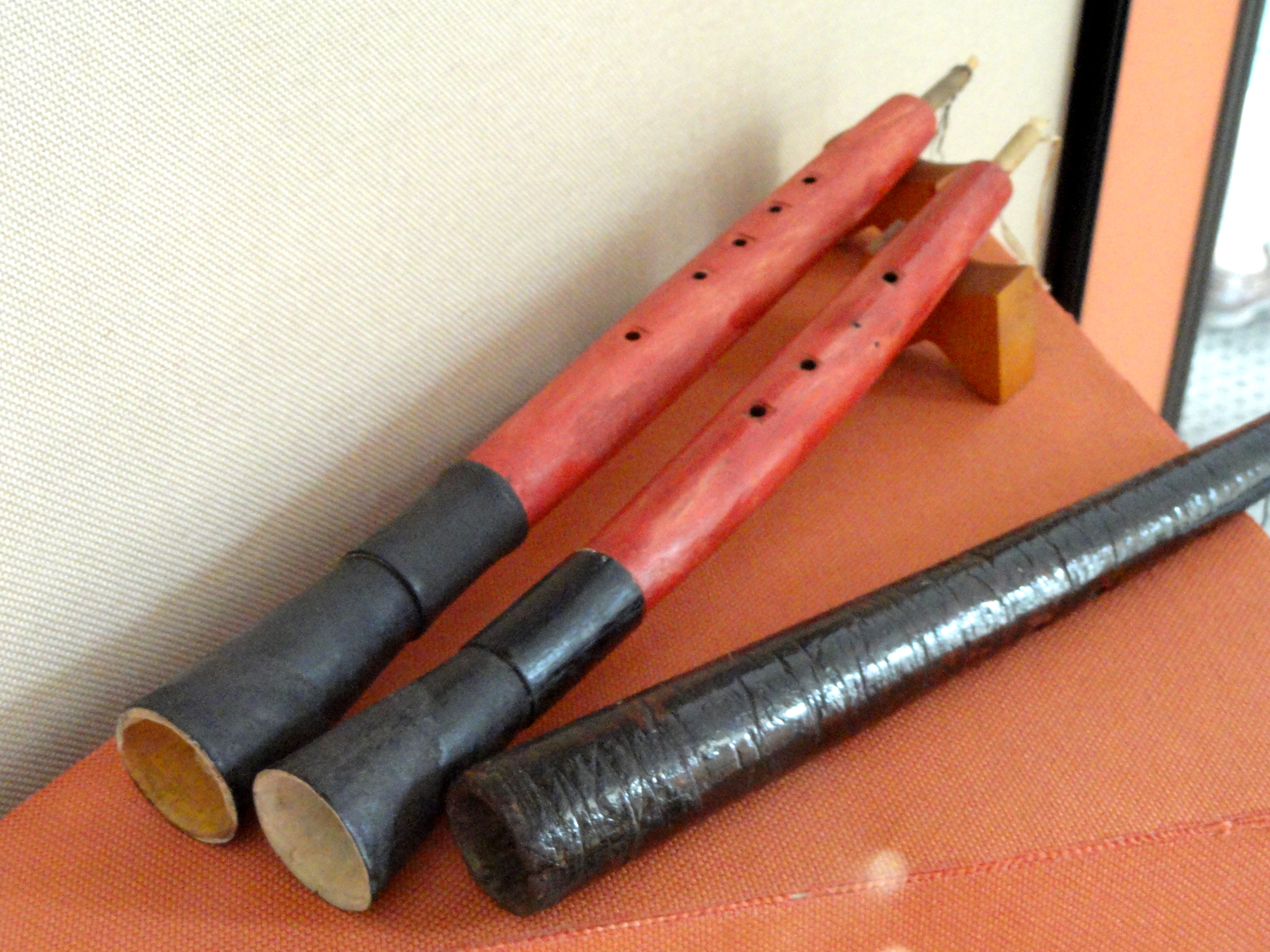 Musical_instruments_in_the_Yunnan_Nationalities_Museum_-_DSC03844.JPG