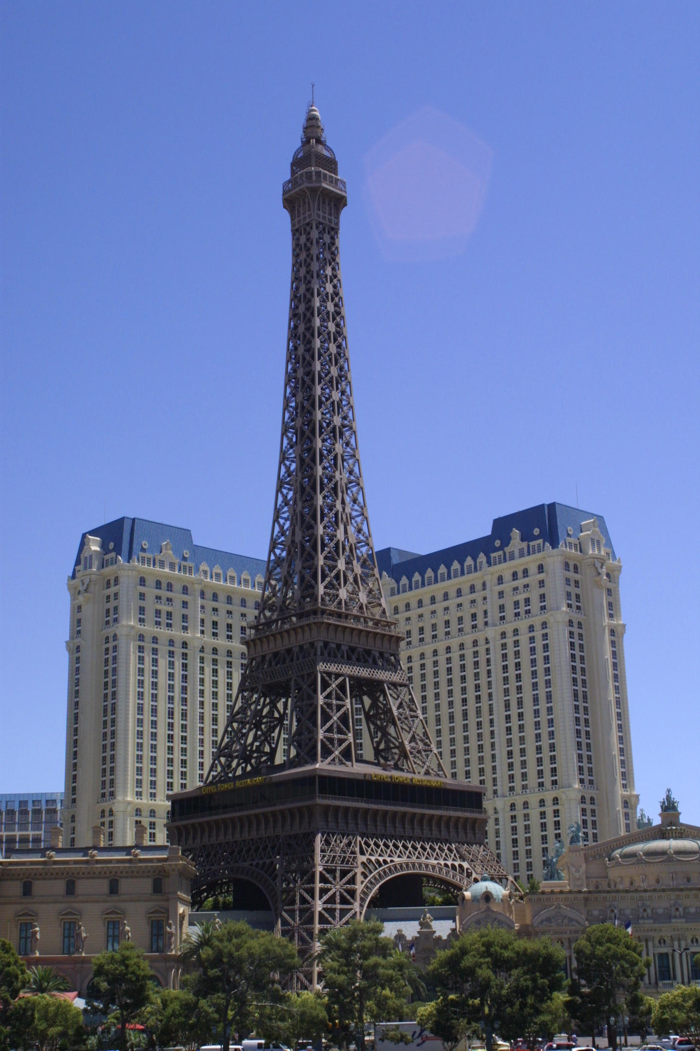 Eiffel_Tower_Restaurant_in_Las_Vegas.JPG